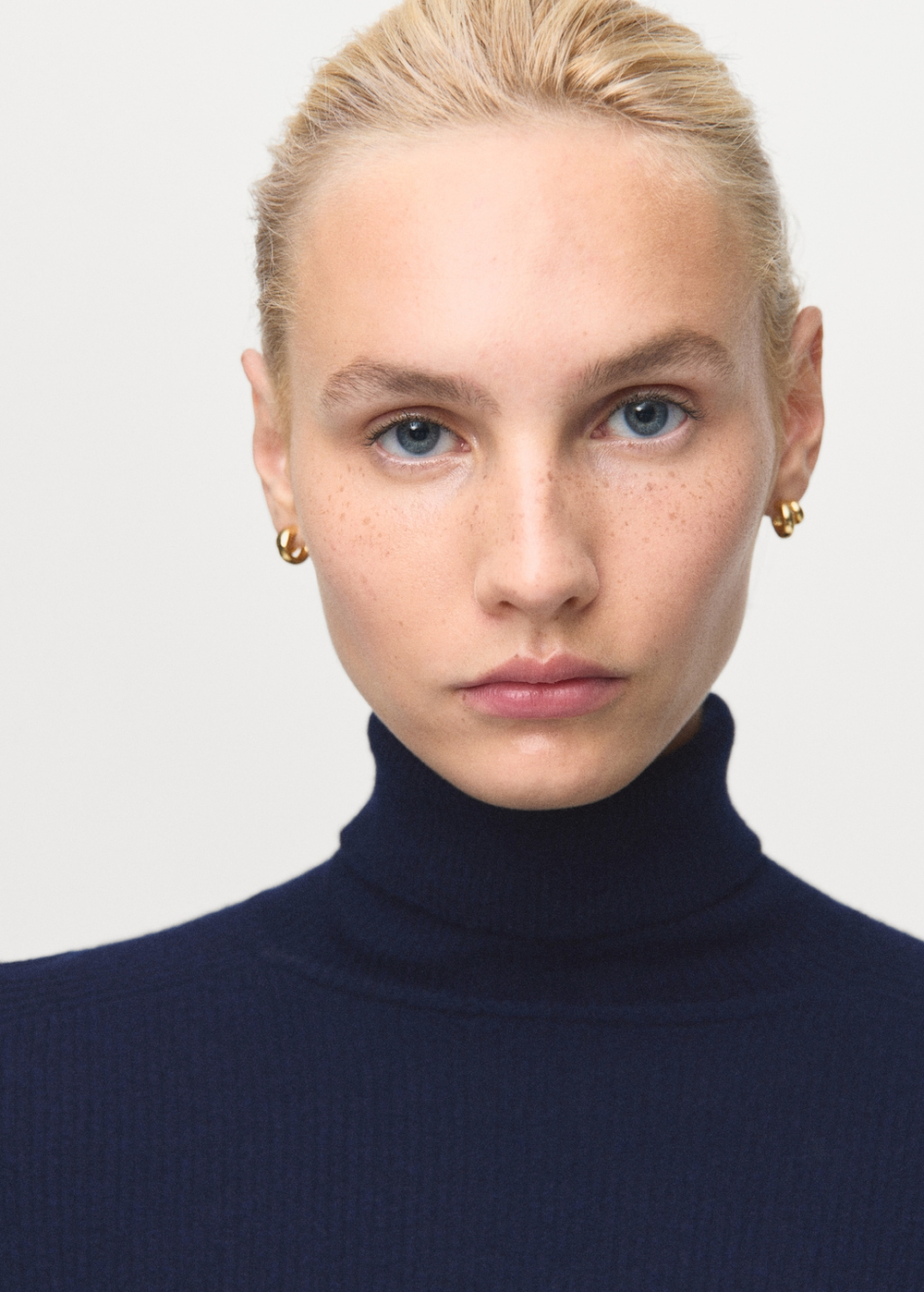 Шерстяной джемпер с высоким воротником