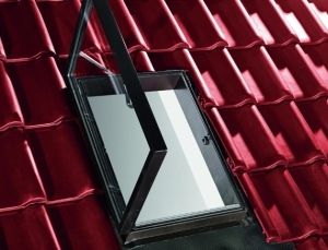 Световой люк/выход на кровлю ROTO Designo R27 с универсальным окладом