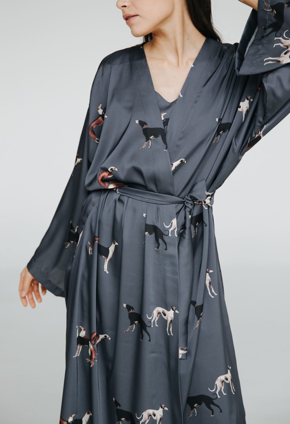 Шелковый халат-кимоно с борзыми графит