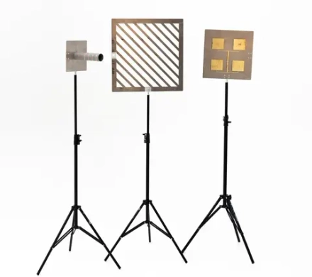 Измерительный стенд для проверки листовых материалов на радиопрозрачность и радиопроницаемость