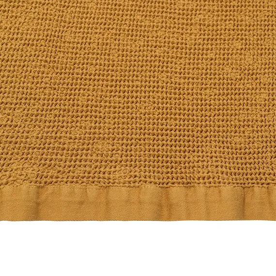 Полотенце банное из умягченной вафли цвета охры из коллекции essential, 70x140 см