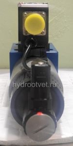 4WREE10E1-50-2X/G24K31/A1V - Пропорциональный распределитель с обратной связью по положению золотника со встроенным усилителем Ду10, A1 = ±10 В, номинальный расход 50 л/мин, схема E1-