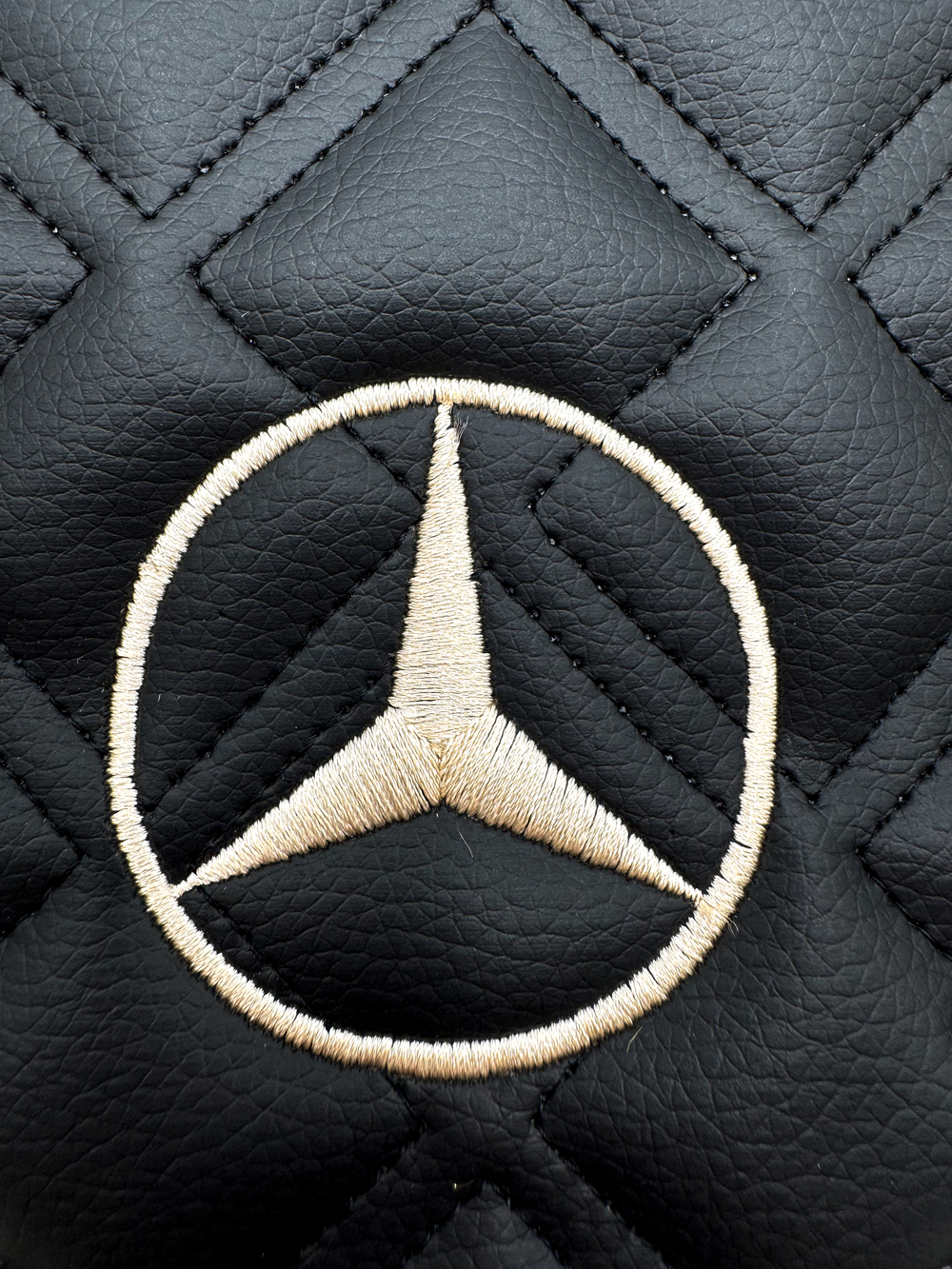 Вымпел тройной Mercedes (экокожа, черный с бежевыми кисточками)