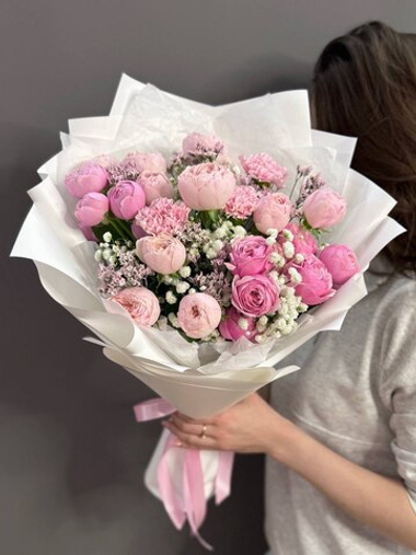 Авторский букет с пионовидными розами