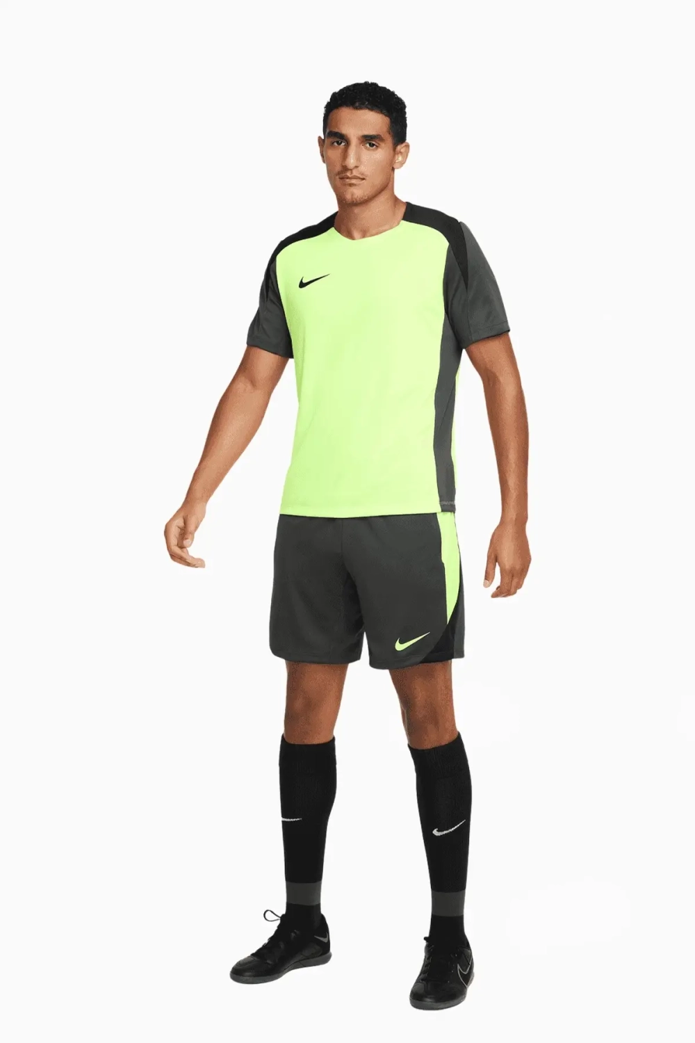 Футболка Nike Dri-FIT Strike - зеленый