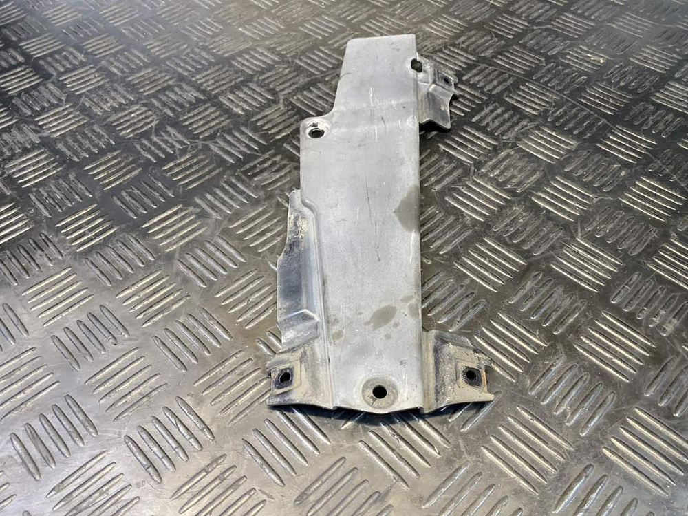 Пластик нижний Suzuki GSR400 (GK7DA)