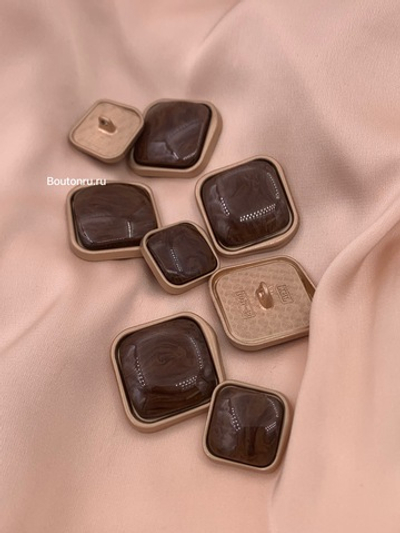 Пуговицы неровный квадрат под дерево