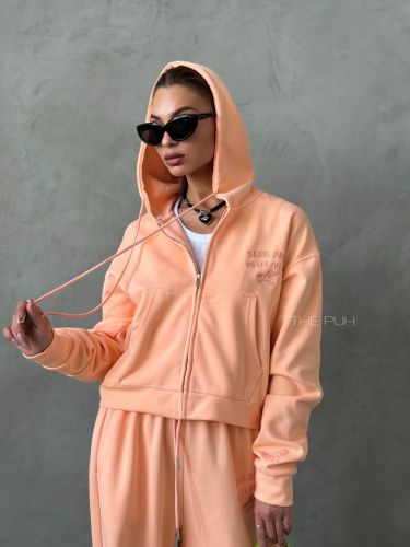 Оранжевый костюм с вышивкой