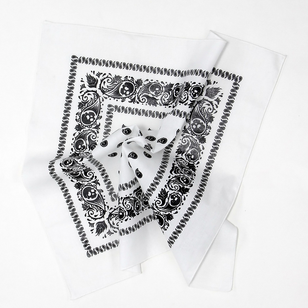 Бандана Белая с черепами в огурцах (304)