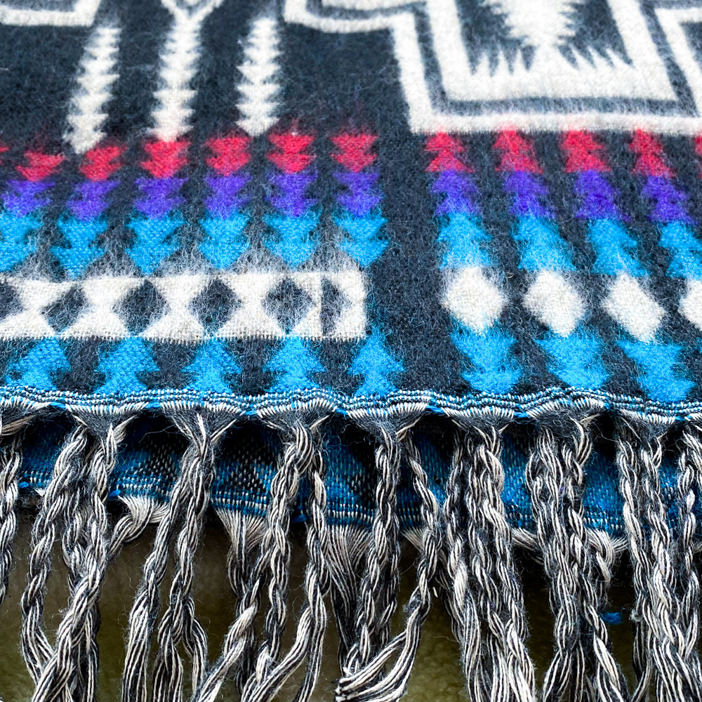 Палантин теплый с орнаментом Навахо