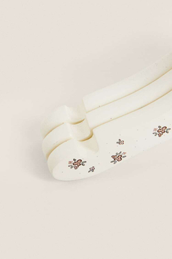 ZARA HOME ДЕТСКИЕ ВЕШАЛКИ С ЦВЕТОЧНЫМ УЗОРОМ (НАБОР ИЗ 3 ШТ.), БЕЛЫЙ