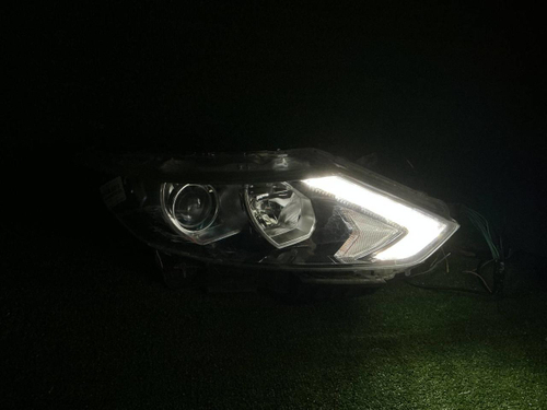 Битая Фара правая Nissan Qashqai J11 13-19 галоген
