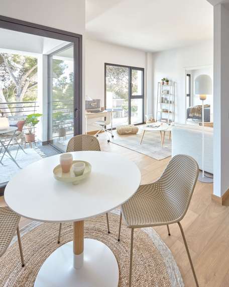 Диван-кровать Tanit белый с ножками из массива бука с натуральной отделкой 210 см