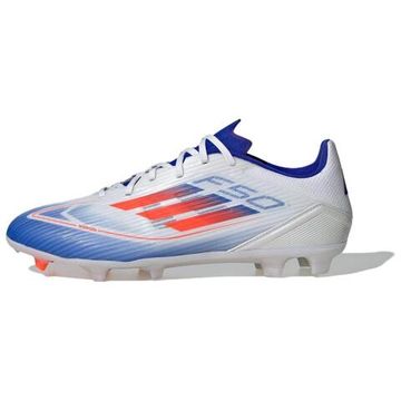 Футбольные бутсы Adidas F50 League - это низкие белые кроссовки