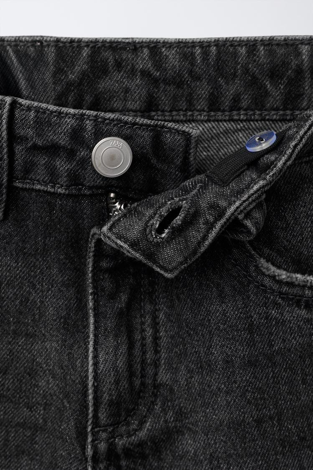 ZARA ПРЯМЫЕ ДЖИНСЫ С ОТВОРОТАМИ СНИЗУ, ЧЕРНЫЙ