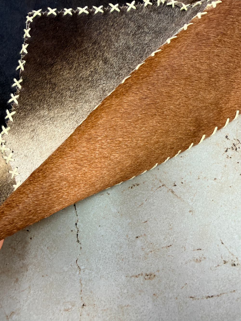 Ковер круглый натуральный на пол / Телячья шкура / 140см