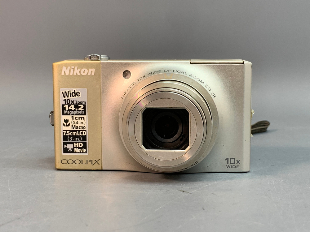 Nikon Coolpix S8000