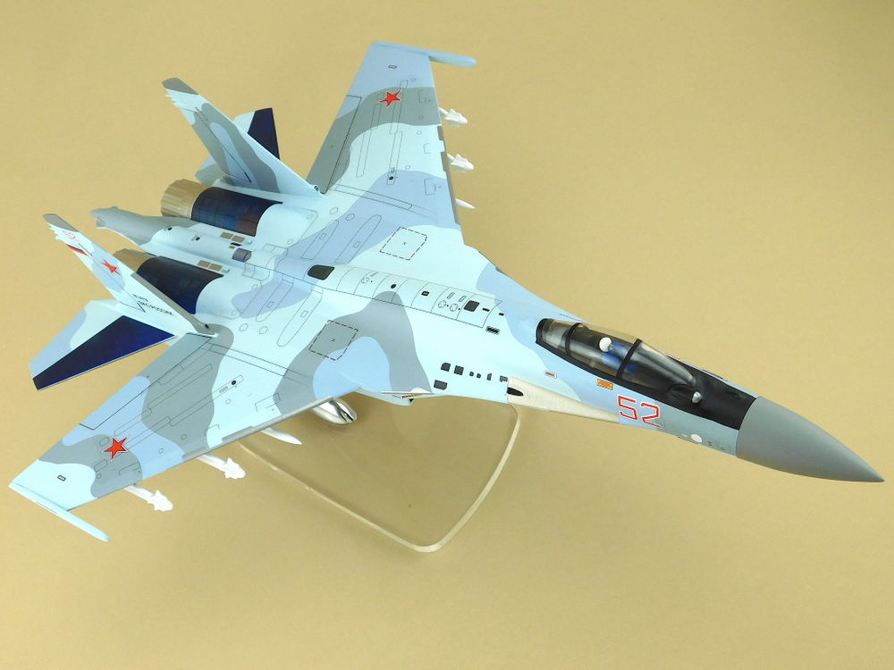 Модель самолета Су-35С (М1:48 ВКС России, RF-81719, 52, Камуфляж голубой)