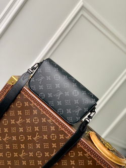 Louis Vuitton Montsouris Wearable Wallet