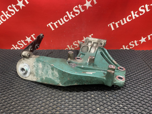 Кронштейн (дефект) двигателя передний левый 2019г