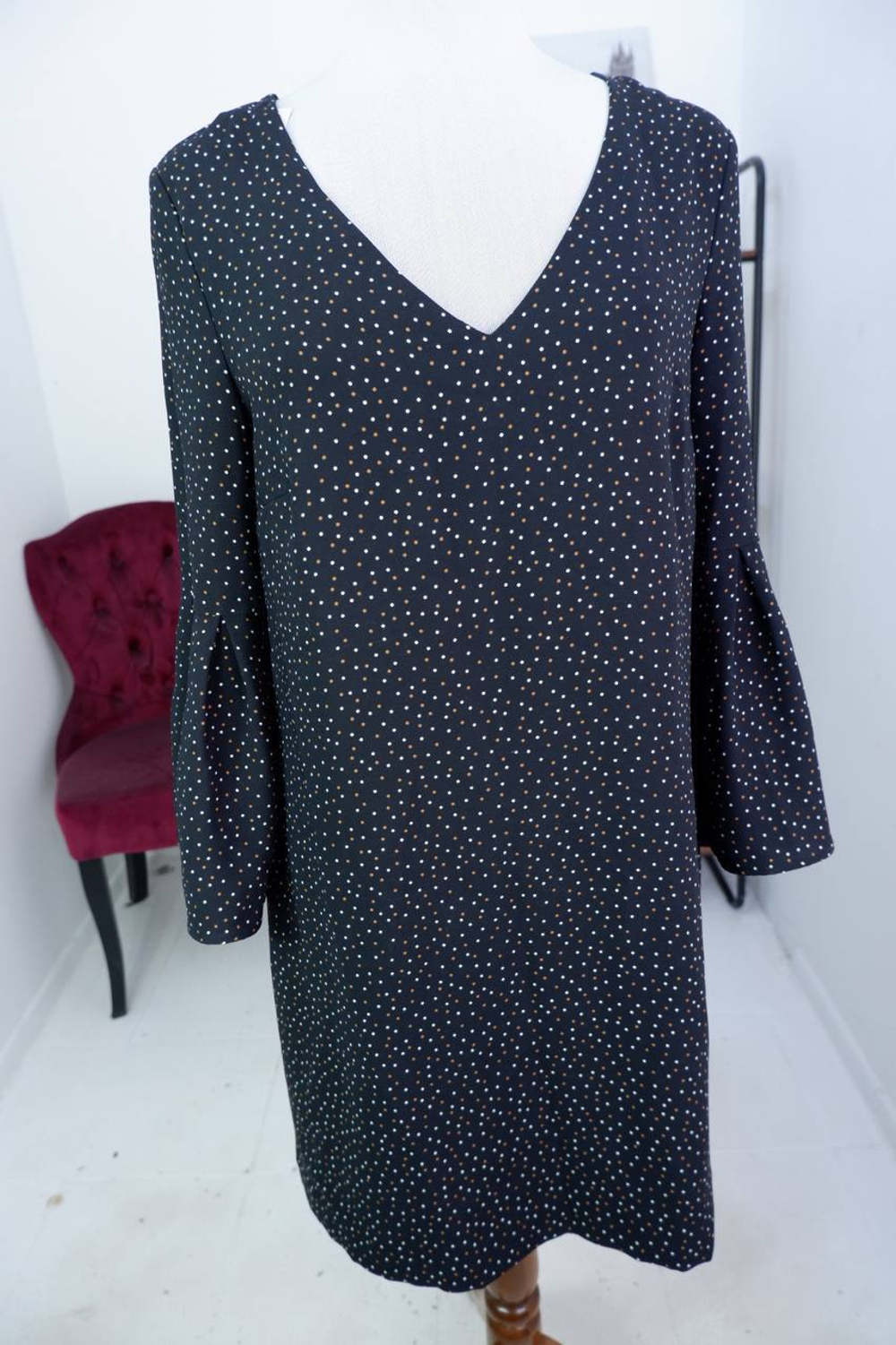 Платье H&M в мелкий стильный горошек 46 размер