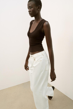 ZARA ХЛОПКОВАЯ ФУТБОЛКА С V-ОБРАЗНЫМ ВЫРЕЗОМ, КОРИЧНЕВЫЙ