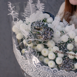 115. Кружевной черно-белый букет