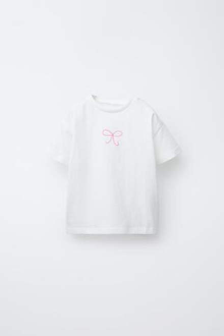 ZARA ФУТБОЛКА С ВЫШИВКОЙ, БЕЛЫЙ