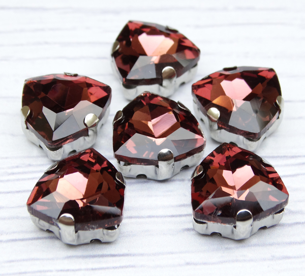 ТЦ019НН12 Хрустальные стразы треугольной формы в цапах, цвет: бургунди, размер: 12 мм, 3 шт.