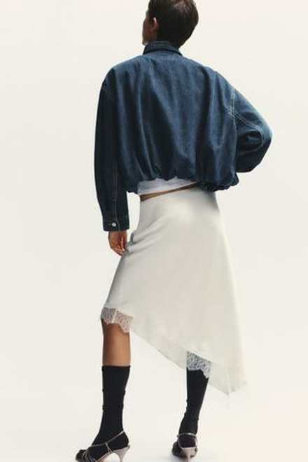 ZARA АТЛАСНАЯ ЮБКА С КРУЖЕВОМ, ЖЕЛТОВАТО-БЕЛЫЙ