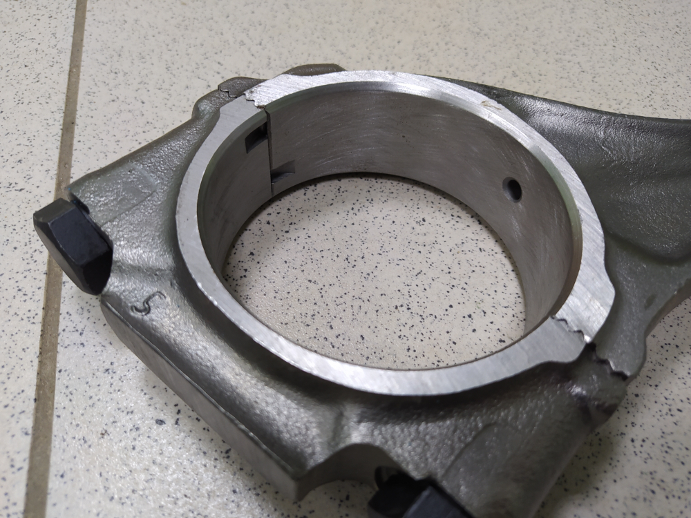 Шатун (латунная втулка) 236-1004045-Б2