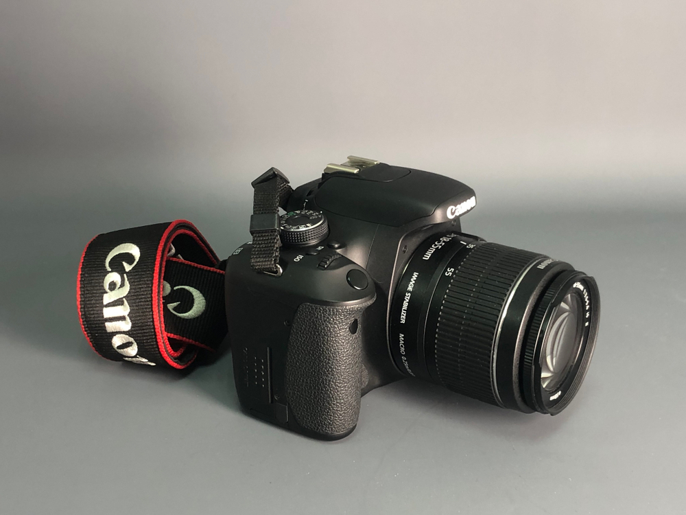 Canon 600D Kit 18-55mm IS II 1.000 кадров