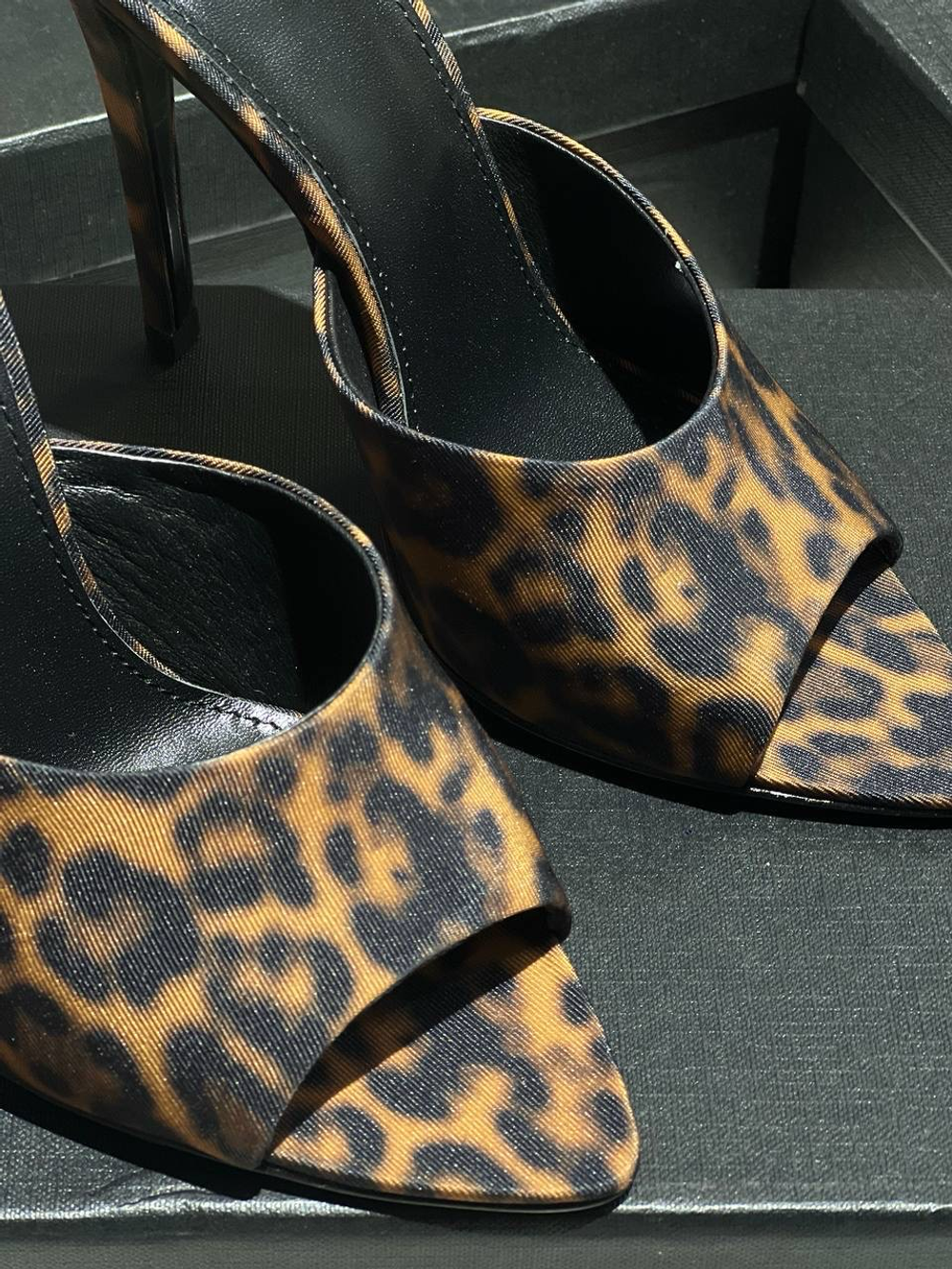 Босоножки Saint Laurent
