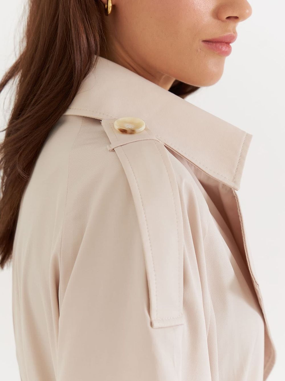 Свободный тренч из атласного хлопка жемчужного цвета