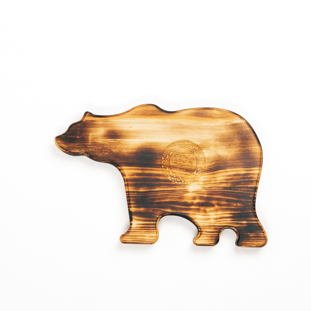 Менажница "Медведь" из кедра для подачи блюд и закусок с гравировкой "Чудеса случаются"