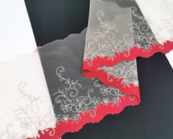 Вышивка на сетке, ЛЕВАЯ, 19 см, бежевая с блестящей нитью и темно-красным краем , (Артикул: VS-1012), м