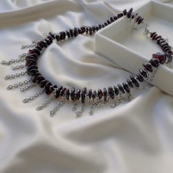 Колье с цепочками "Гранатовый вихрь" с гранатом