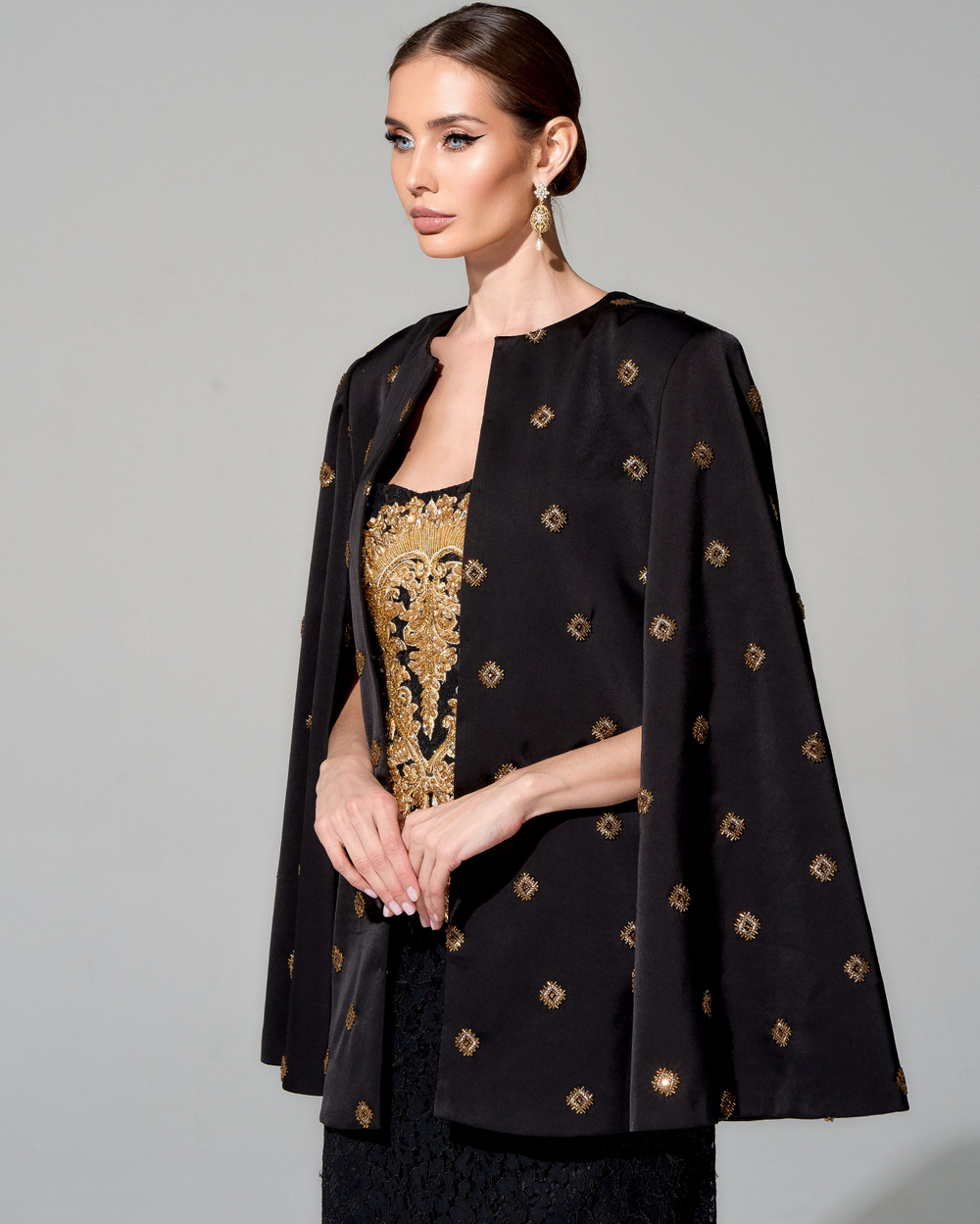 Кейп с вышивкой стеклянным бисером