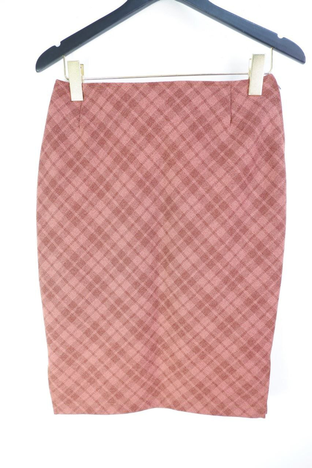 Костюм с юбкой интересный 48 размер