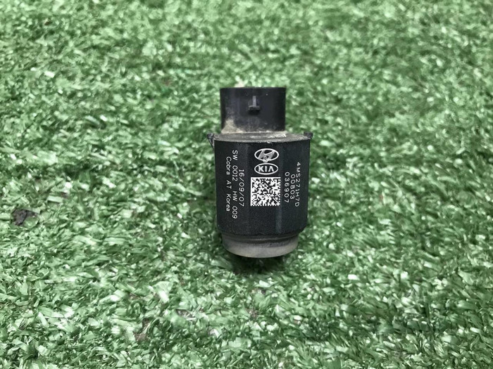 Парктроник Genesis G80 (2016-2020)