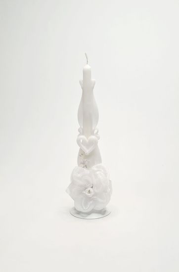 Свеча резная на металлическом подсвечнике