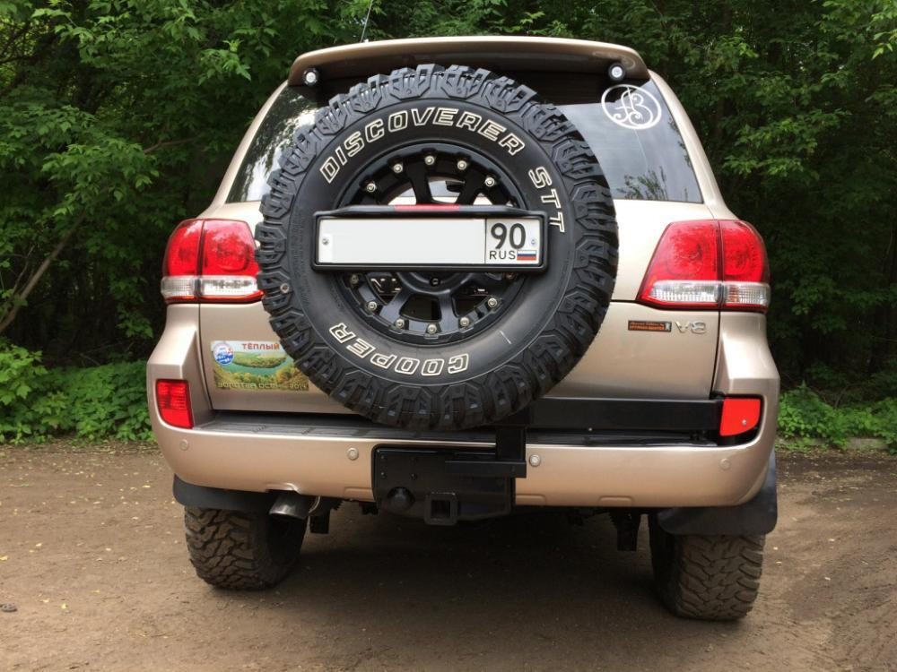 Калитка с квадратом под фаркоп в штатный задний бампер с подсветкой номера Toyota Land Cruiser 200 (2008-2015) (под нештатное колесо) РИФ