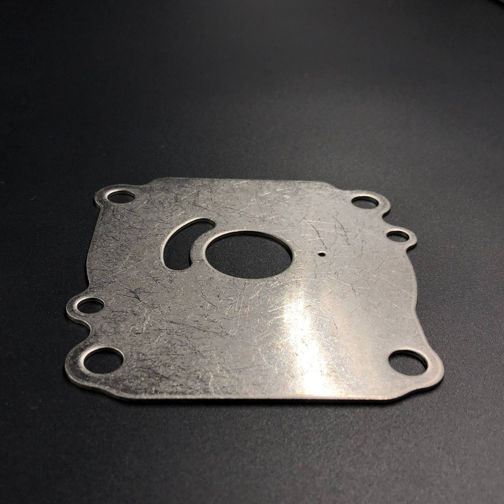 Пластина помпы охлаждения Suzuki DF60-70, DF40-60(A) (Suzuki)