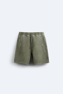 ZARA БАЗОВЫЕ ШОРТЫ-ЧИНОС С ЭФФЕКТОМ ПОТЕРТОСТИ, ЛИНЯЛЫЙ-ЗЕЛЕНЫЙ