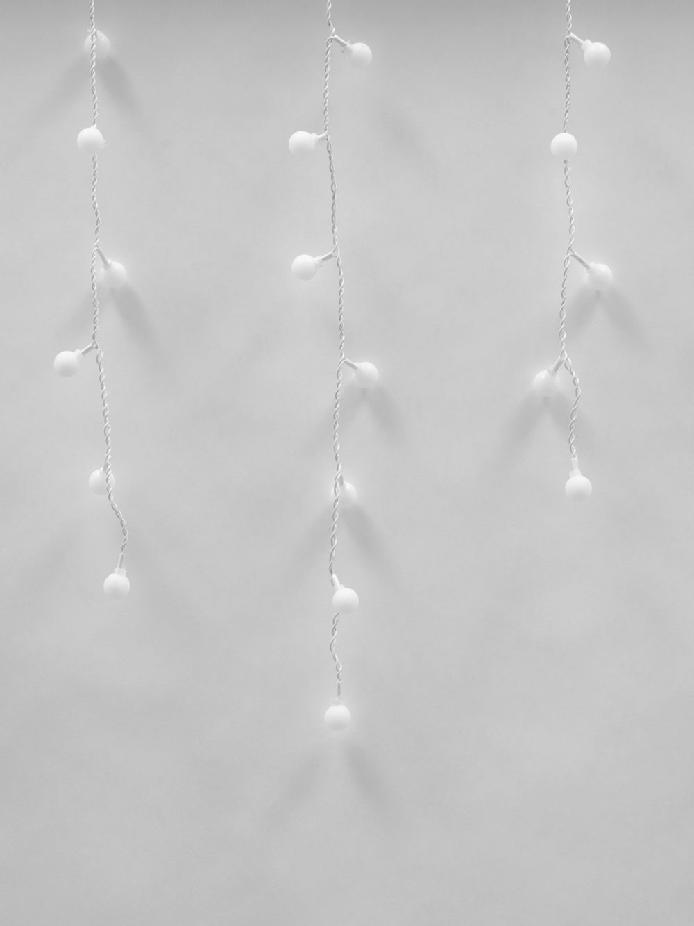 ULD-E2405-100-DTA MULTI IP20 RAINBOW Занавес светодиодный фигурный с контроллером Радуга. 16 нитей. 100 светодиодов. Размер 2.5х0.5м. Цвет свечения разноцветный. IP20. Провод прозрачный. Упаковка картон.