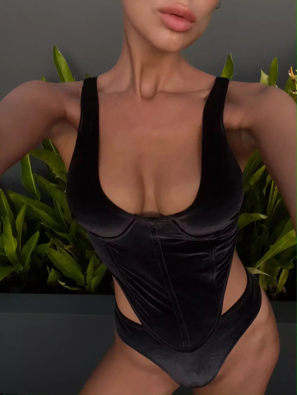 Купальник слитный бархатный черный