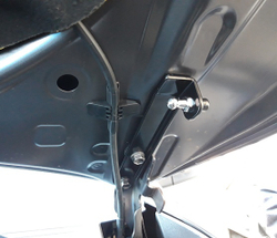 Упор (амортизатор) капота для Toyota Fortuner 2 / HiLux 8 (2015-) Autoinnovation.15-07
