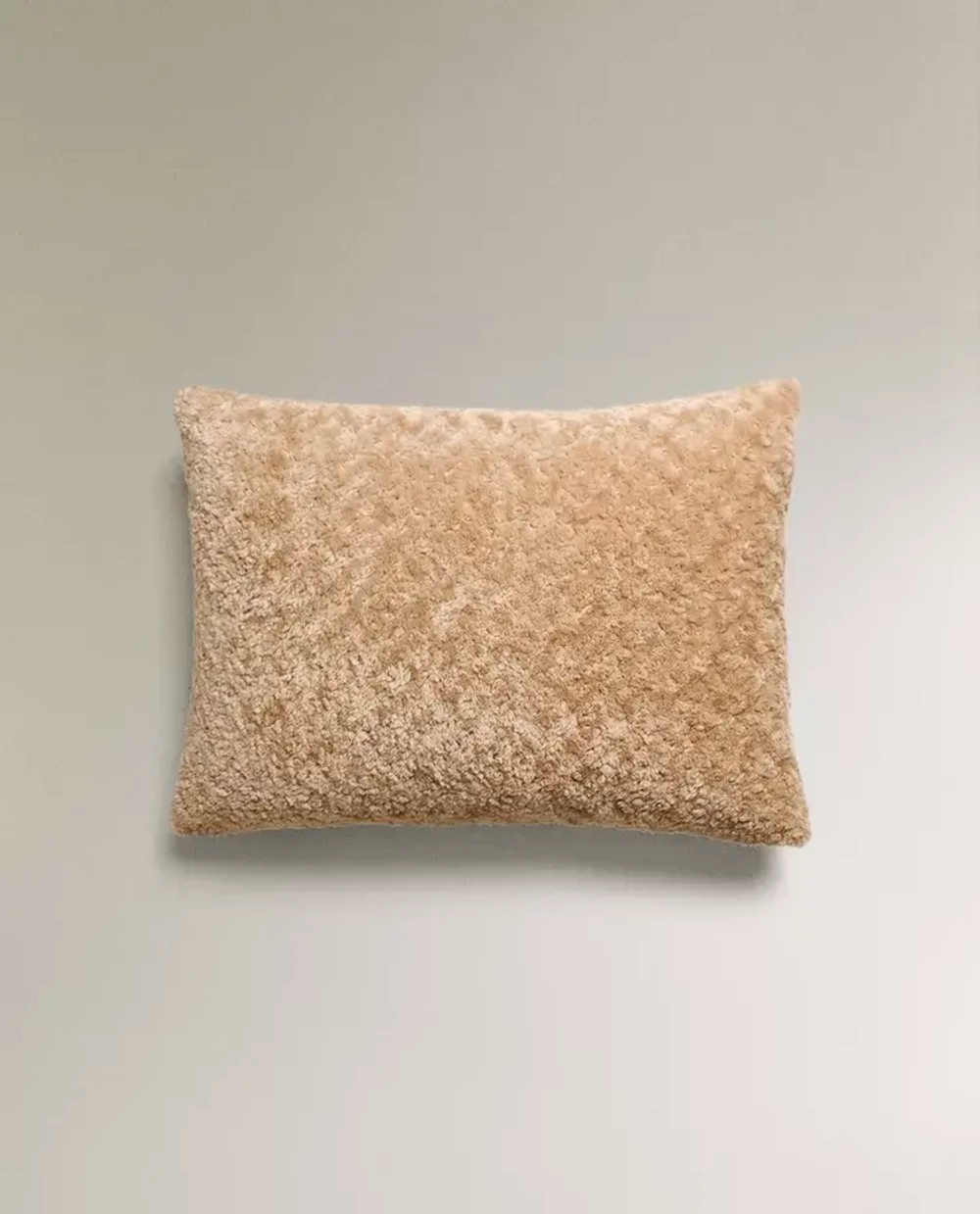 ZARA HOME НАВОЛОЧКА ДЛЯ ДЕКОРАТИВНОЙ ПОДУШКИ ИЗ ИСКУССТВЕННОЙ ШЕРСТИ, ПЕСОЧНЫЙ