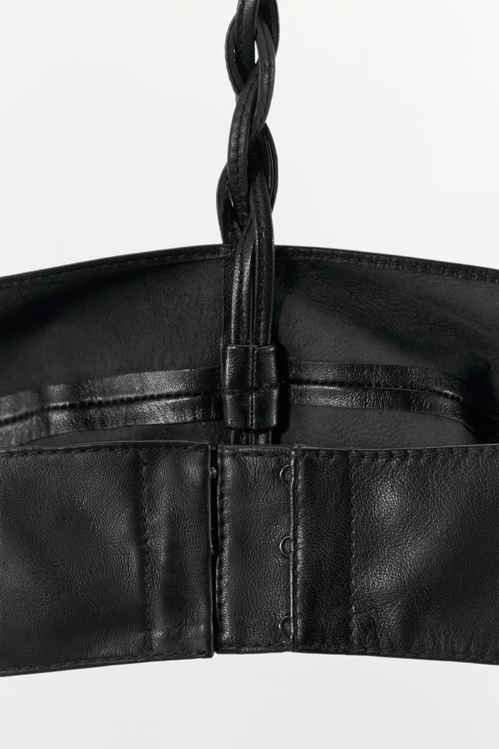 ZARA БЮСТГАЛЬТЕР ИЗ 100% ПЛЕТЕНОЙ КОЖИ, ЧЕРНЫЙ