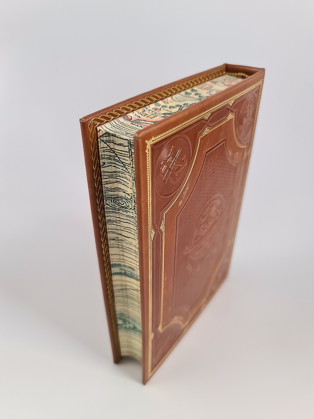 "Годы исканий в Азии". Э.М.Мурзаев - подарочное издание